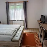 Hofer 3*