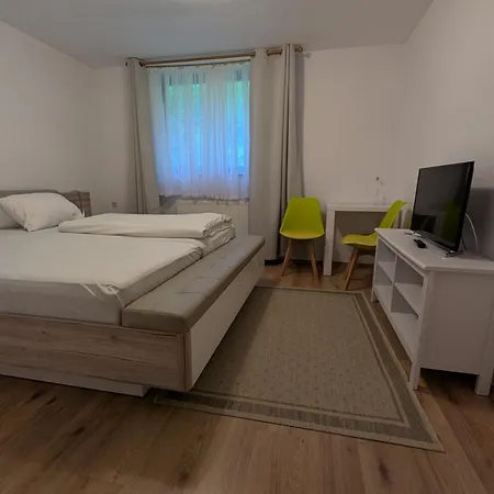 Hofer 3*